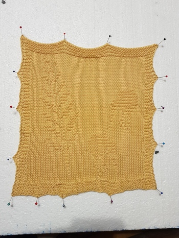 Die Anleitung ist so gut geschrieben, dass sich der Waschlappen fast von selbst strickt.
Es hat richtig spass gemacht:-))