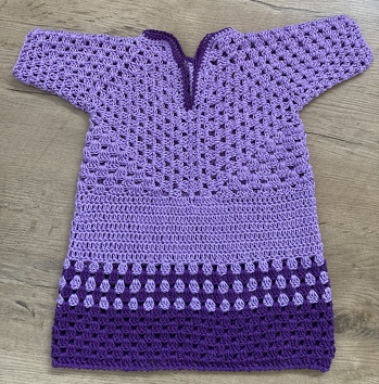 Das Sommerkleidchen 2 von Petra perle 🥰 tolle Anleitung, schnell gehäkelt 👍🏼 Leider ohne Schleife, da hat die vorhandene Wolle nicht gereicht 😅