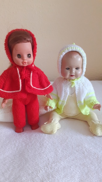 Habe mal meine Kleinen Schätze behäkelt und bestrickt. Sie sind beide schon über 50 Jahre alt.