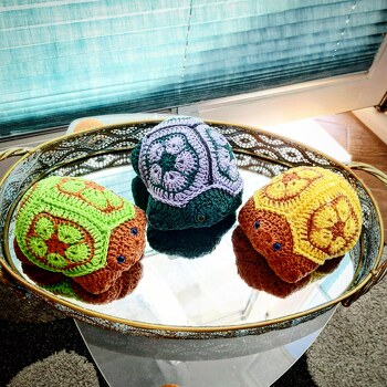 Hier sind meine bunten Käfer. Eigentlich sind es noch mehr geworden. Auf dem Bild sind eben drei zu sehen.