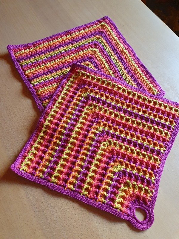 Häkelanleitung Topflappen im Waffelmuster