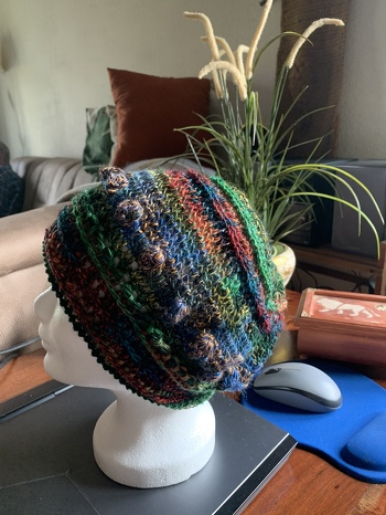 Mütze Häkelfreuden,nur mit Verlaufsgarn(Glitzergarn)gehäkelt.Anleitung Petra Perle.Es hat wieder mal Super geklappt.Ganz lieben Dank
