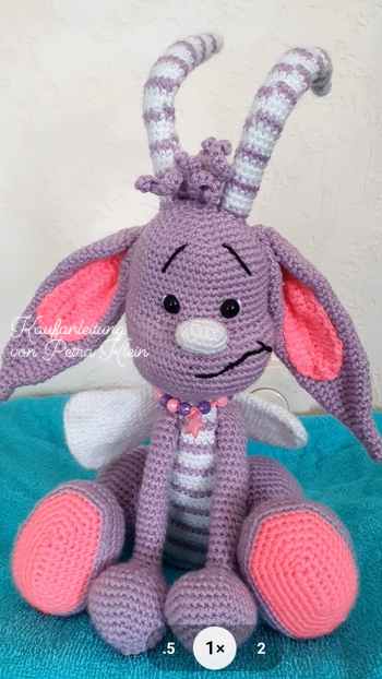 Das ist eine Kaufanleitung von Petra Klein, hat mir sehr viel spass gemacht sie zu häkeln  tolle Anleitung.