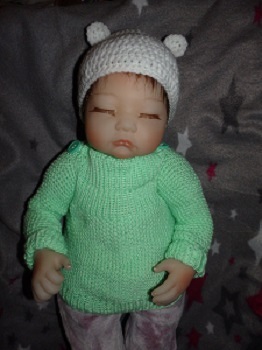 Luna's Pulli ist nach einer Anleitung aus einem 45 Jahre altem Anleitungsheft gestrickt.