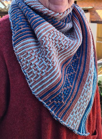 Erstes Merinotuch mit Hebemaschen gestrickt