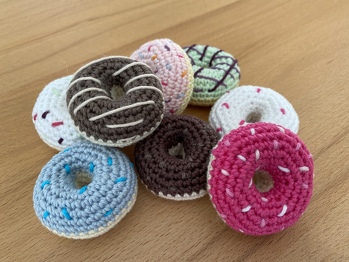 Gehäkelte Donuts für die Puppenküche oder Kaufladen 🤩