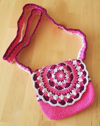 Eine schöne Anleitung gut erklärt 2 Tasche ist fertig