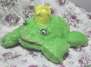 dieser Frosch ist auch wieder eine Handarbeit, denn Kuschelviecherl nähe ich am liebsten nur mit der Hand