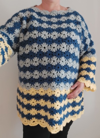 Diesen kuscheligen Oversize-Pullover habe ich nach einer Anleitung aus der Zeitschrift 