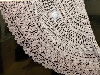 Zarte Lana; es hat sehr viel Spaß gemacht und es ist ein echter Hingucker. Es ging sehr gut von der Hand