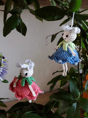 Ich habe von Wolldusa mal die Blumenmädchen ausprobiert und sie sind so schön zu häkeln.