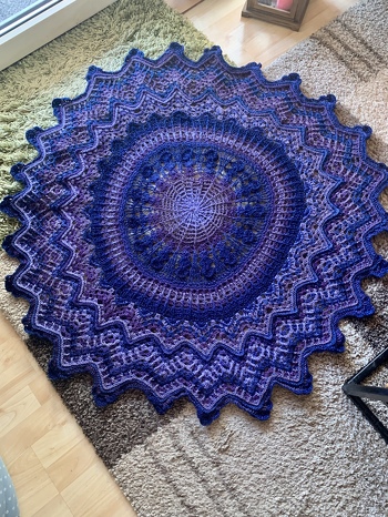 Sterndecke Bellatrix von Petra Perle ist die Anleitung.Eine wunderschöne Arbeit