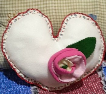 Rosenherz als Dekokissen