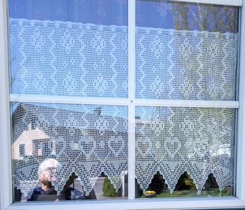 Meine allererste Gardine,
dank der guten Anleitung ist gelungen