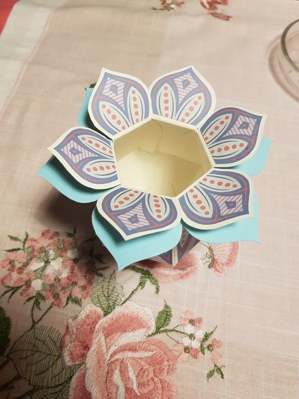 Dekorativer Stiftehalter – Bastelanleitung und Vorlagen