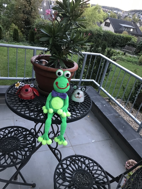 Frosch HOPPSL XL Kantenhocker Treppenhocker oder Kuscheltier Türstopper Frühlingsdeko