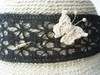 Tolle Anleitung. Macht süchtig Schmetterlinge zu häckeln. Hier die Hutnadel Miss Butterfly passend zum Hut. Halt Spass gemacht. Danke.