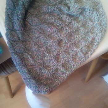 Habe mal was probiert, Blattmustertuch gestrickt und tunesisch gehäkelt