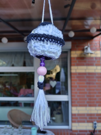 Ich finde die kleinen Lampions richtig süß. Das ist der erste und weitere folgen. 😊