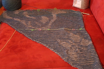 Hier hab ich eine Eigenkreation.
Wer's nicht erkennen kann, Schmetterling mit Katzenkopf :-)