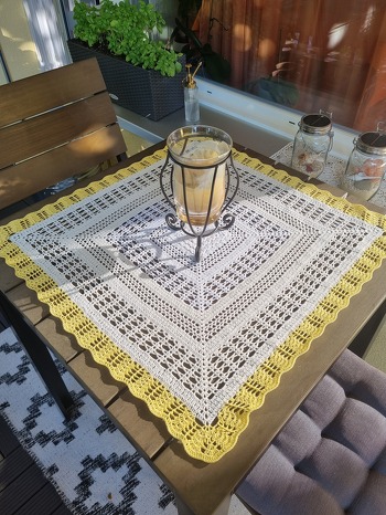 Die fertige Mitteldecke misst ca. 58x58cm