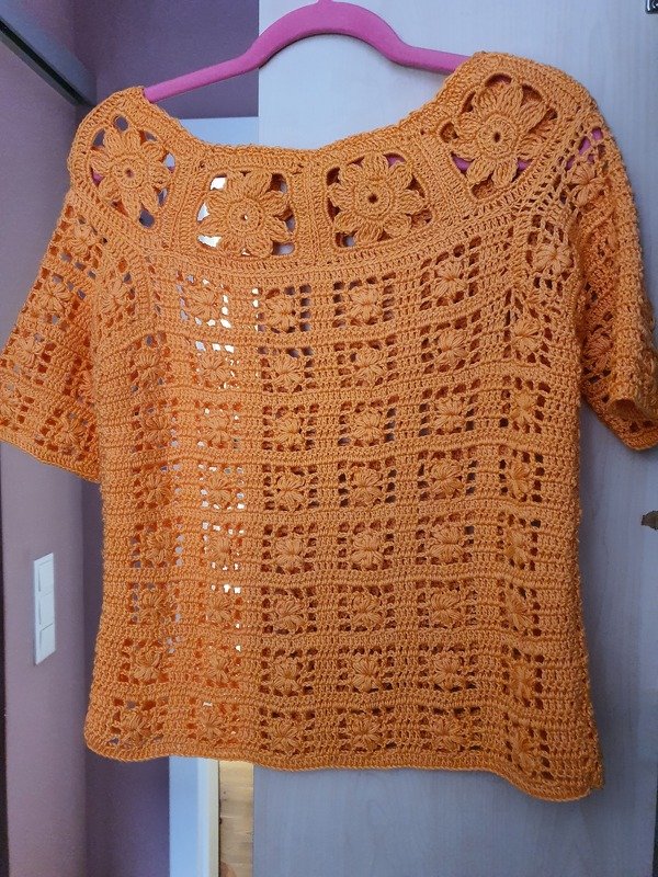 Häkelanleitung: Häkel-Oberteil mit Carmen-Ausschnitt aus Grannys