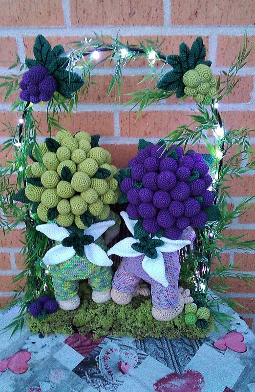 Autumn - Cal - Grapes Elf