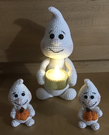 Huibuuh und die Minihuibuuhs spuken im Haus! Sie haben sogar Geschenke mitgebracht!
Die Anleitungen sind sehr verständlich und anfängerfreundlich geschrieben. Achtung - die machen süchtig. Danke @Rimajas