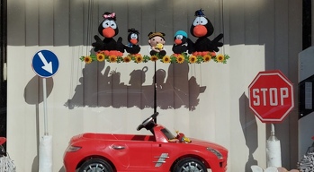 Die kleine Familie schwebt bei mir auf Arbeit und zaubert so manchen ein Lächeln ins Gesicht.