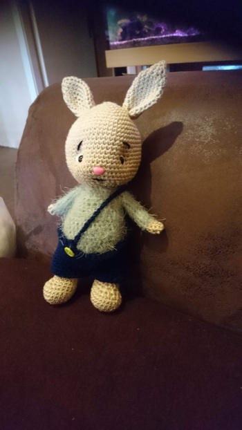 Unzählige von diesen Hasis durfte ich schon häkeln. Ob für groß oder klein!