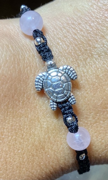 Mit echten Rosenquarz-Perlen