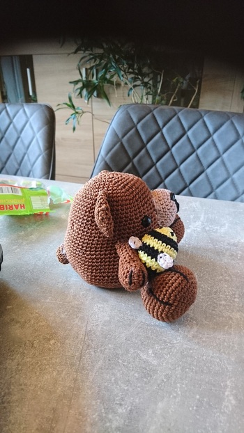 Der dicke Bär mit seiner kleinen Freundin.