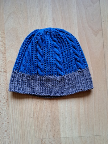 Wunderbare Anleitung von KolenaDesign. Hat Spaß gemacht...
Gestrickt mit Merinowolle