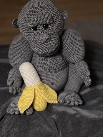 Gorilla Kong
Superschöne bebilderte Anleitung. Leicht nachzuarbeiten. Es hat sehr viel Spaß gemacht, ihn zu häkeln.