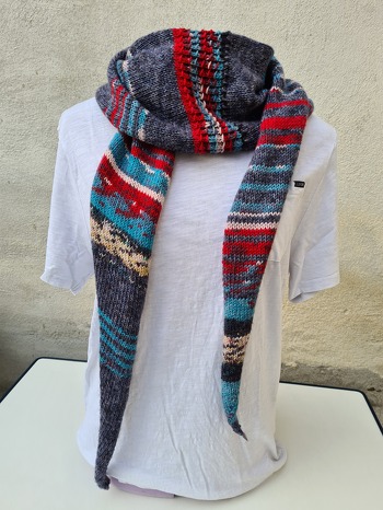 Mit Merino-Wollresten angefangen mit einer Anleitung, dann wie so oft 