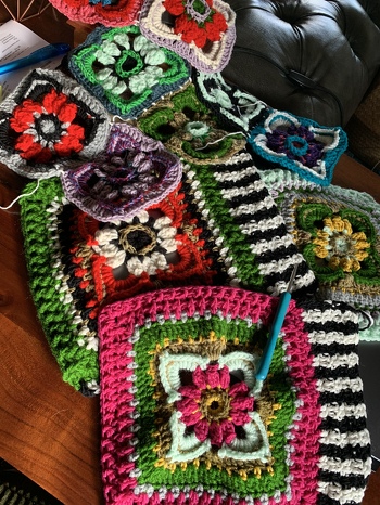 Vor dem zusammenhäkeln.der Schöne Schal von Petra Perle