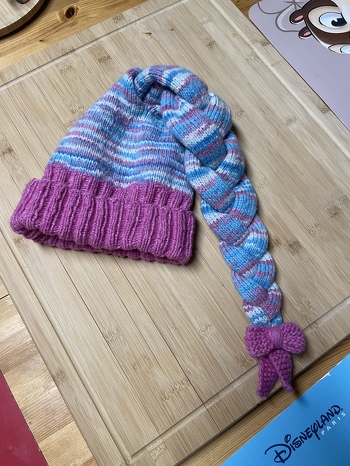 “Gestrickte Mütze Lukas” von Petra Perle… Anstelle eines Bommels habe ich ein Schleifchen gemacht…