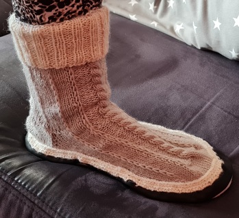 Hier mal meine Version von warmen Füßen in Hüttenschuhen.