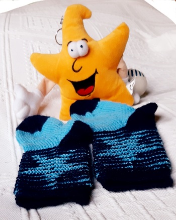 Die Sternensocken von lenzula waren das perfekte Geschenk für den Nachbarsjungen und super leicht nachzustricken.