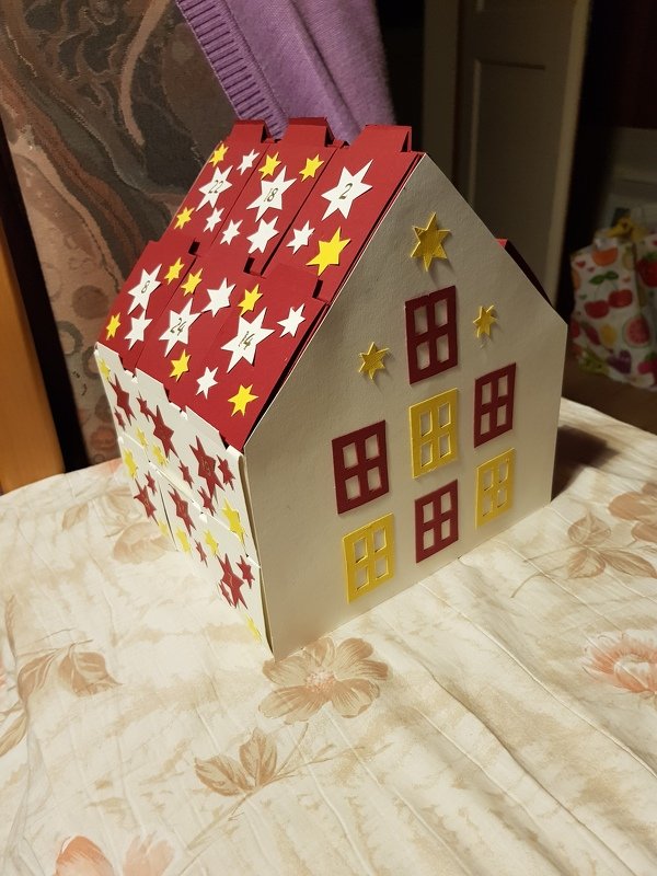 Adventskalender – Häuschen  – Bastelanleitung und Vorlagen