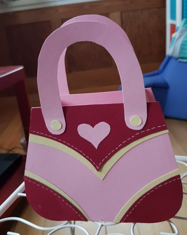 Geschenktasche in Rosa-Weinrot-Vanille – Bastelvorlagen mit Anleitung