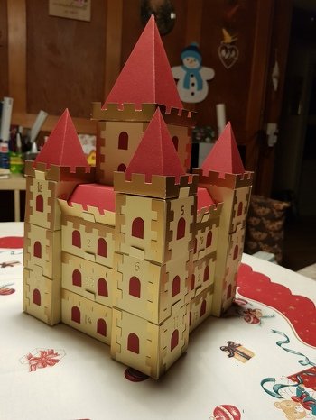 Die Anleitung ist gut geschrieben und das nach basteln war leicht. Ein sehr schöner Adventskalender