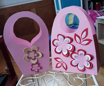 Die Anleitung ist gut geschrieben und die Geschenktaschen waren schnell gebastelt