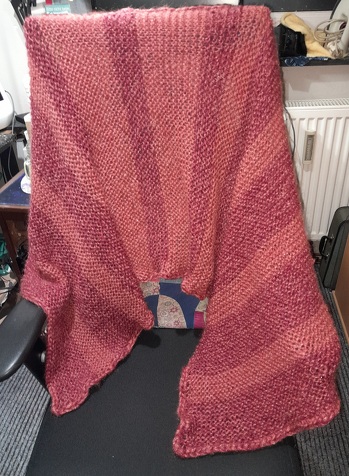 Kuschelschal aus der Restwolle von meinem Seelenwärmer