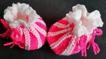 bin sehr beeindruckt, wie schnell die süßen Babyschuhe fertig waren. Und soo einfach nachzuarbeiten.