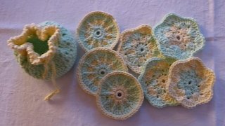 Abschminkpads mit Beutel (verschiedene Autorinnen)
Ein Geschenk für meine Nichte.