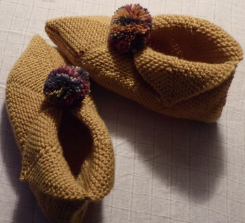 Das zweite Paar ist fertig! Mine Befürchtung hat sich bestätigt: Das Stricken dieser Sofasocken macht süchtig!  Die beiden beschenkten Freundinnen finden sie auch toll!