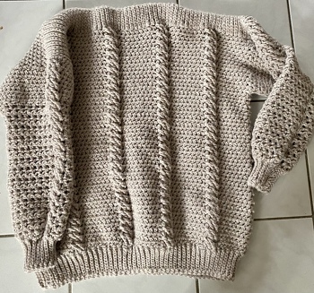 Schöner Kuschelpulli, einfach zu häkeln, das Bündchen hab ich verändert und angepasst