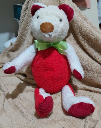 Ein Teddy aus Plüschresten der Schnitt ist auch von mir