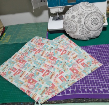 Kissenhüllen mit Hotelverschluß und ein Rundkissen